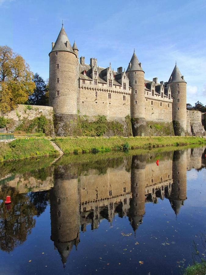 Aux Lits Du Canal Bed & Breakfast Josselin Exterior foto