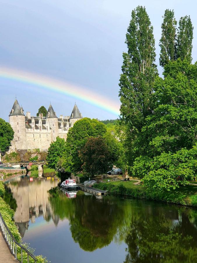 Aux Lits Du Canal Bed & Breakfast Josselin Exterior foto