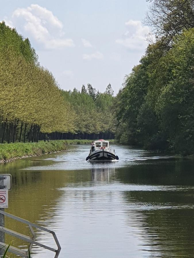 Aux Lits Du Canal Bed & Breakfast Josselin Exterior foto