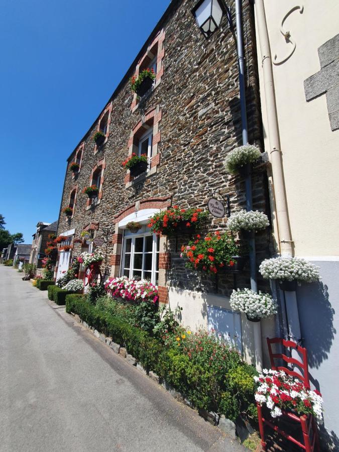 Aux Lits Du Canal Bed & Breakfast Josselin Exterior foto