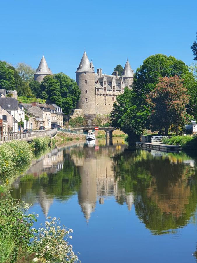 Aux Lits Du Canal Bed & Breakfast Josselin Exterior foto