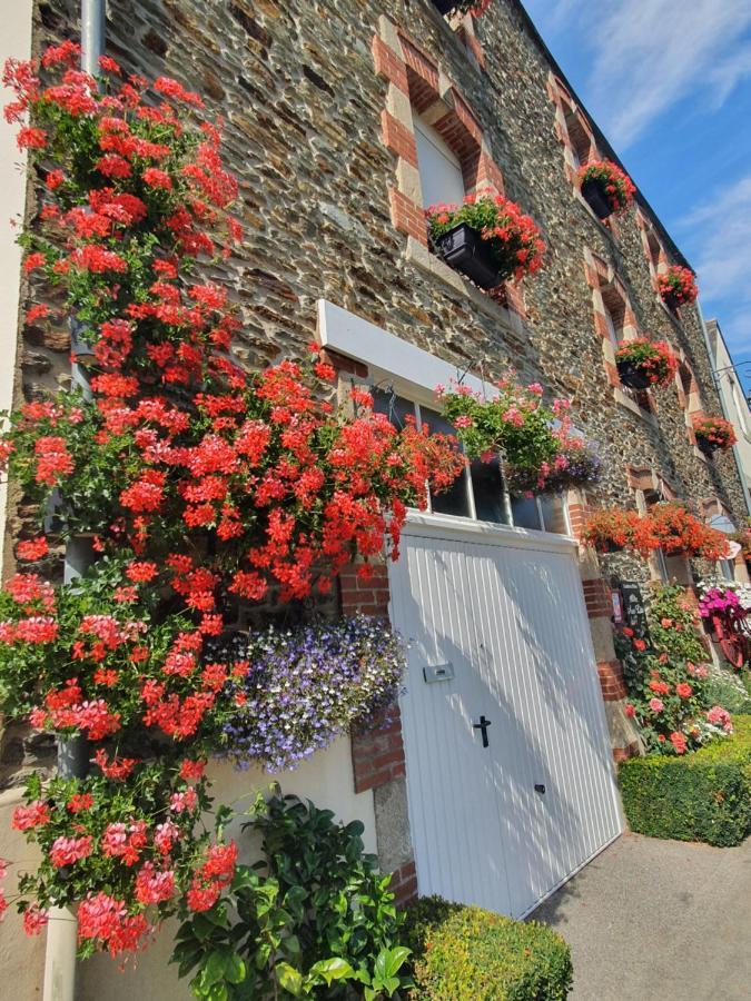 Aux Lits Du Canal Bed & Breakfast Josselin Exterior foto