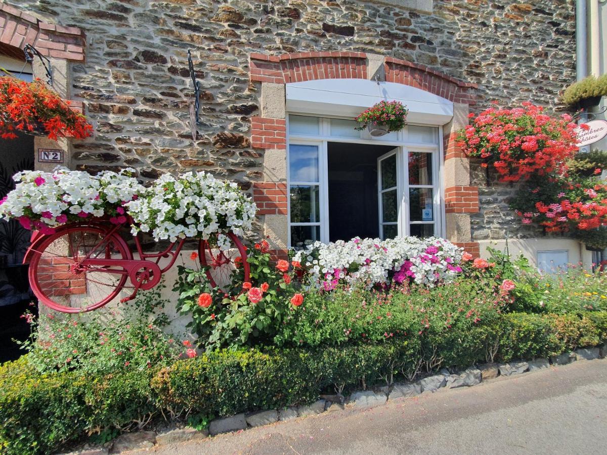 Aux Lits Du Canal Bed & Breakfast Josselin Exterior foto