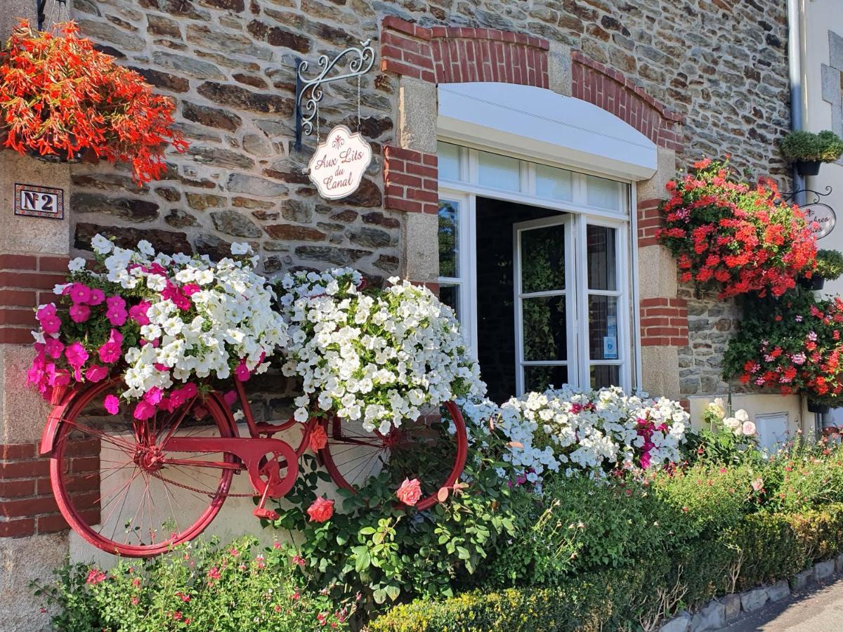 Aux Lits Du Canal Bed & Breakfast Josselin Exterior foto